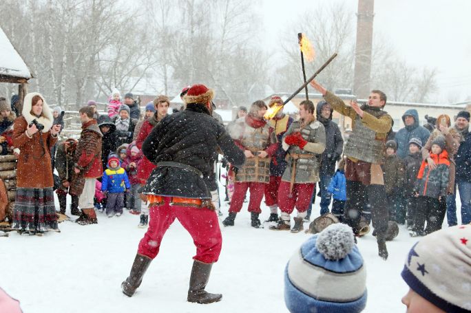Весёлая и активная новогодняя программа для детей и взрослых на Орловщине: «Мороз-воевода» на Знаменской Богатырской заставе! 